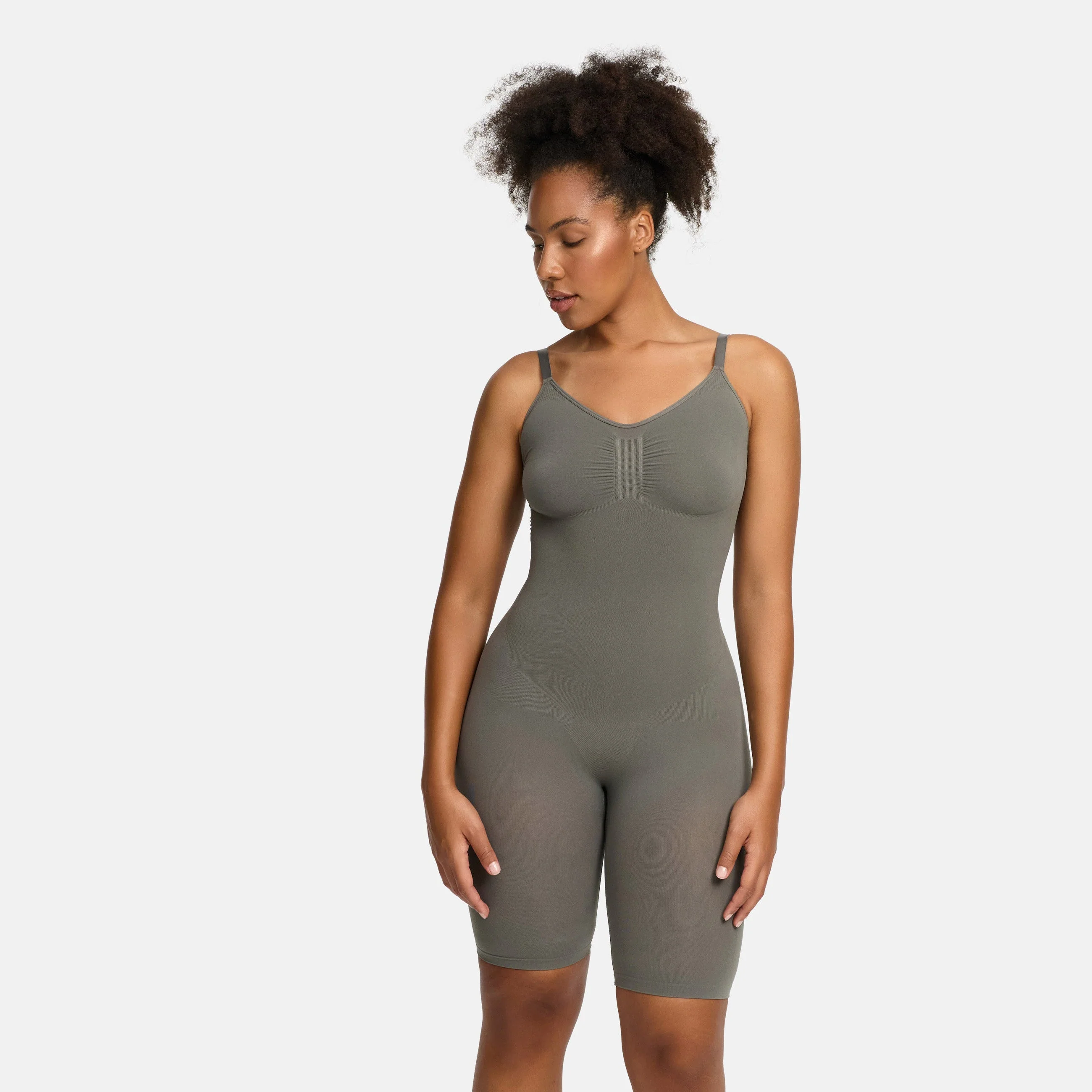 Bodysuit Sculpting Shapewear mit Shorts - Image 10