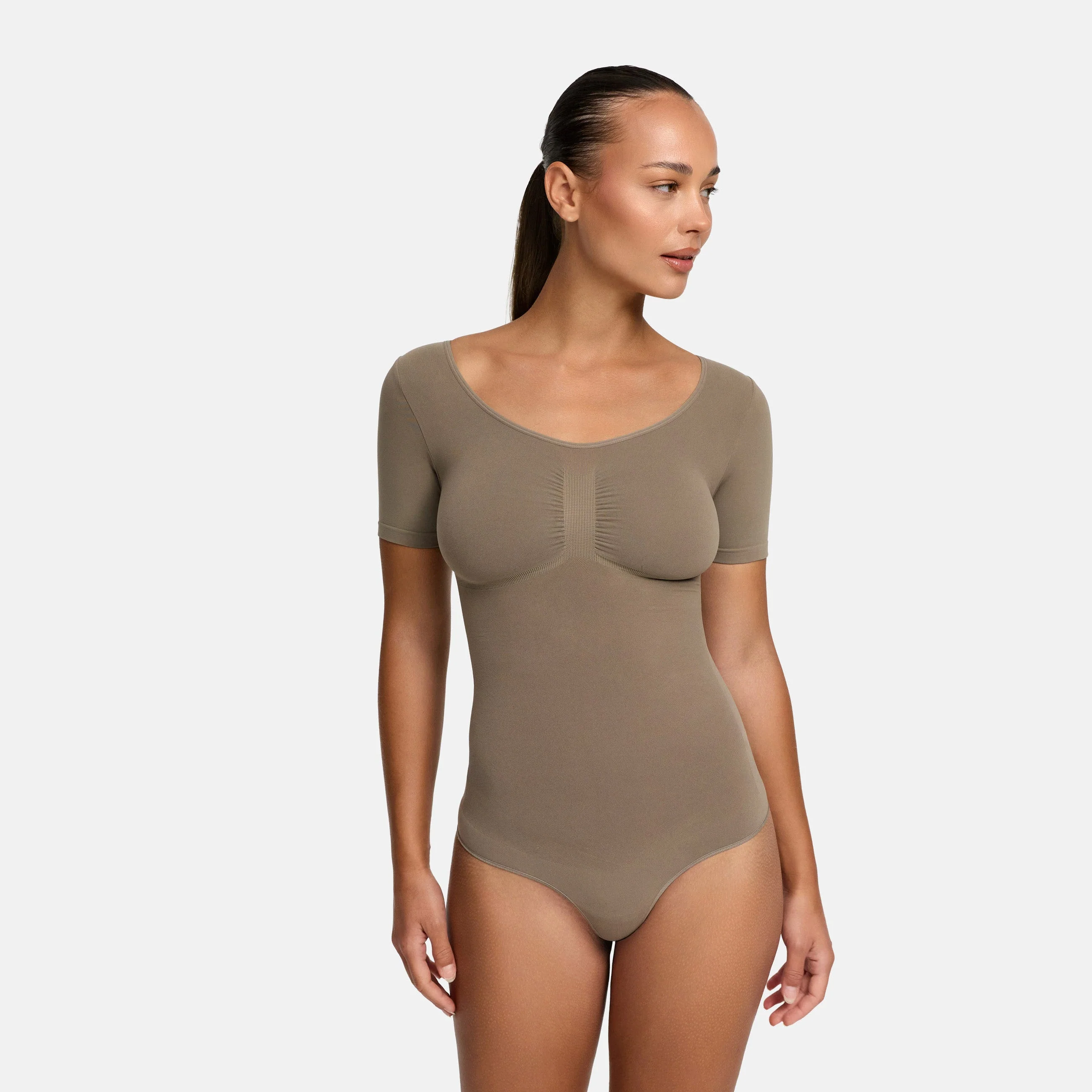 T-Shirt Bodysuit Sculpting Shapewear mit Slip - Image 17