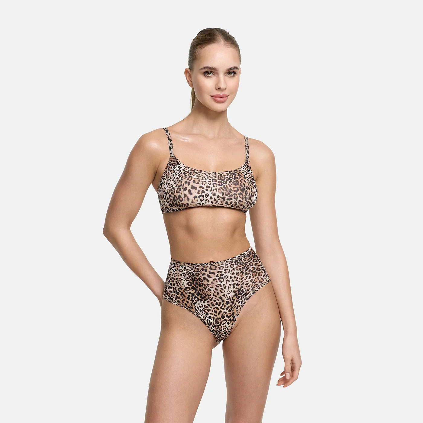 T-Shirt Bodysuit Sculpting Shapewear mit Slip - Image 31